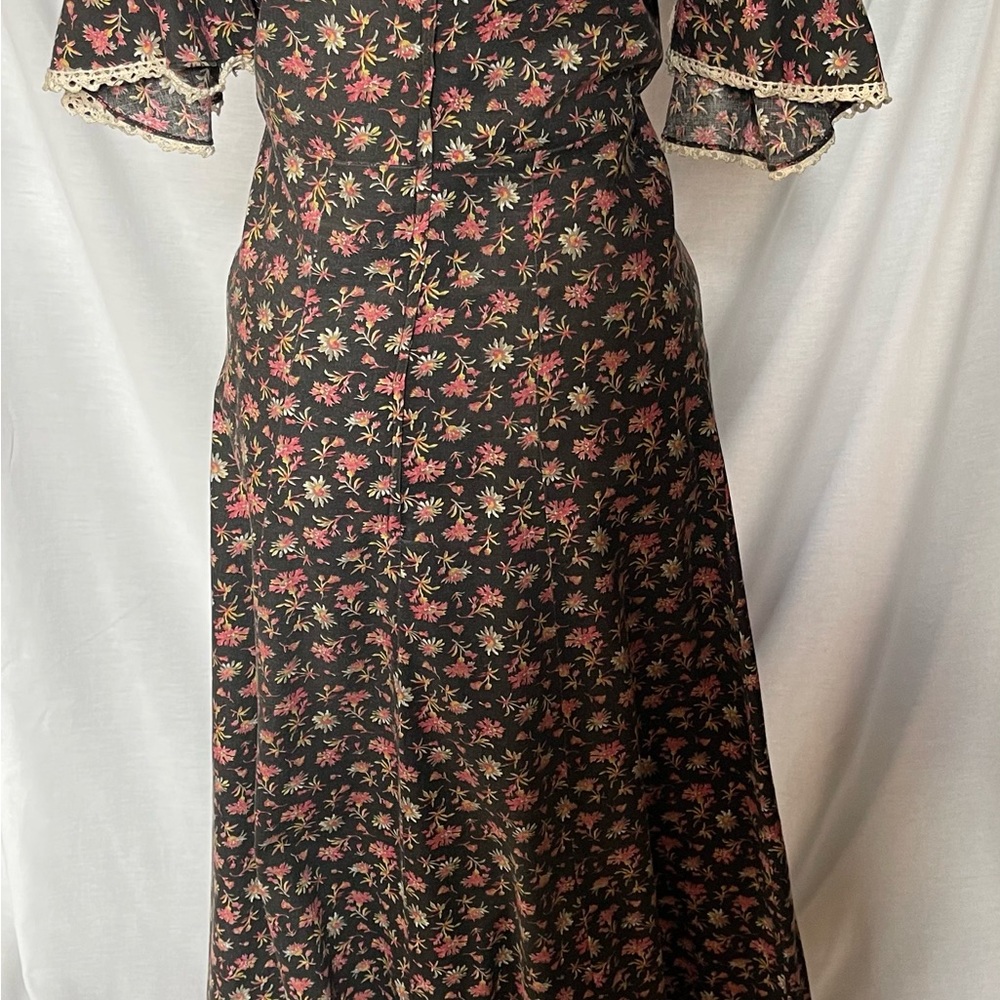 Vintage Dress Lace Up Floral Long Dress Zip Up Back Arm pit to arm pit 13-14”. - Picture 7 of 13